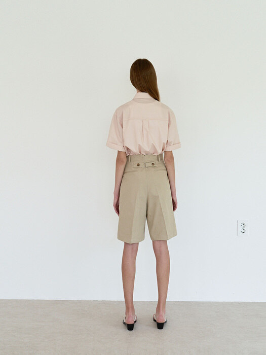 double tuck pocket half pants (beige)