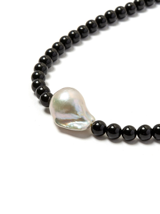 Baroque pearl black necklace
