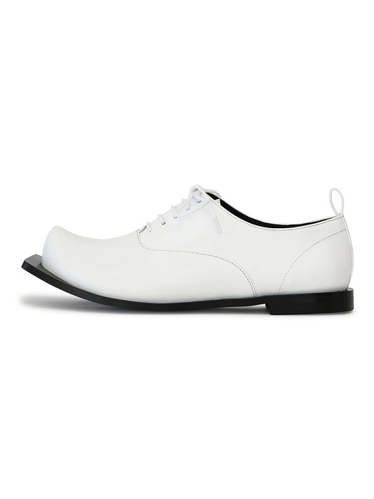 Pointed toe oxford with squared outsole | White