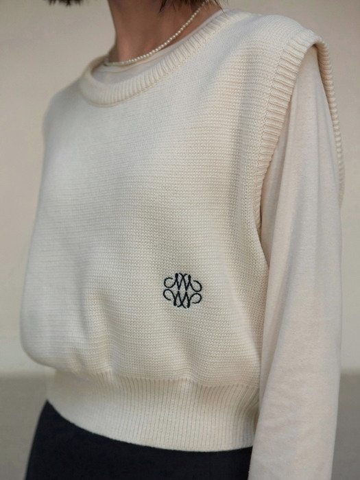 CREW NECK VEST_IVORY