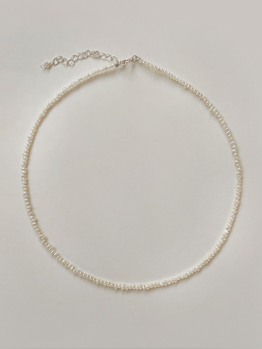 Tiny pearl necklace