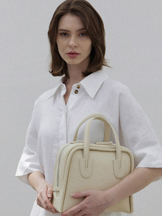 BORDER BAG MEDIUM IVORY 볼더백 미듐 아이보리