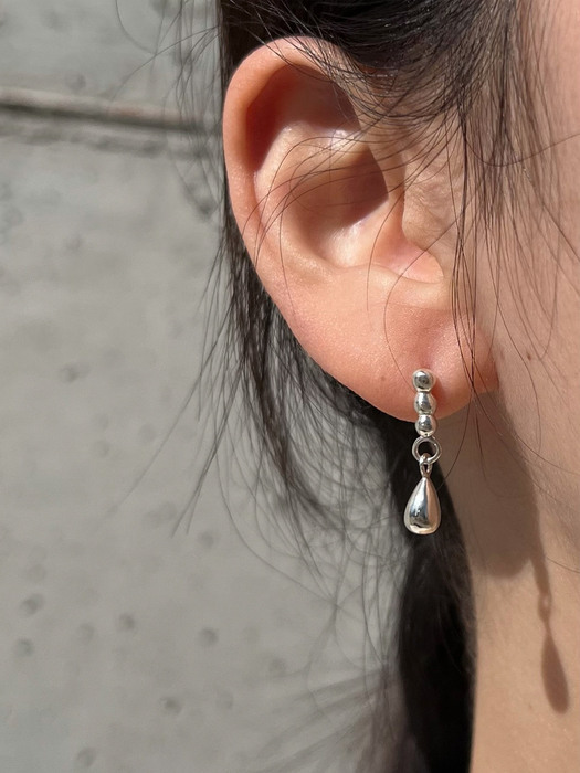 Flowing drop earrings