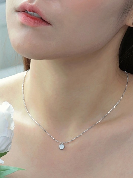 백자개 목걸이 White mother-of-pearl necklace