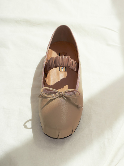 Crease ribbon flat_BEIGE