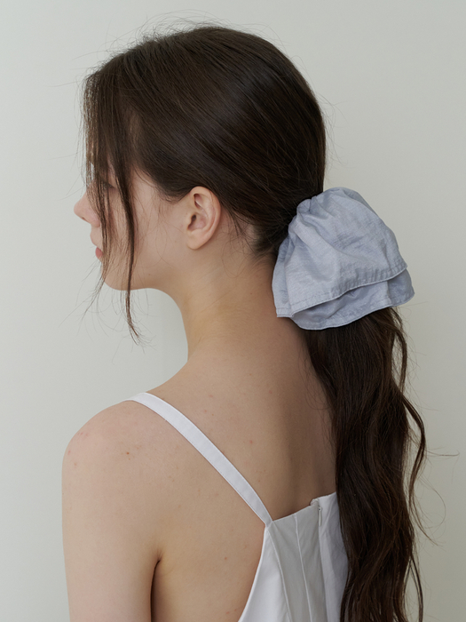 essential glint scrunch - gray blue