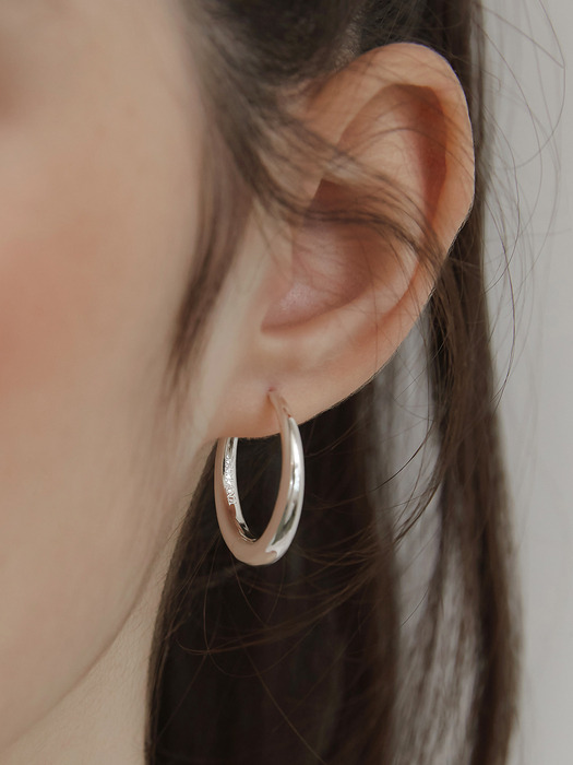 에센셜 후프 귀걸이 EC3143
