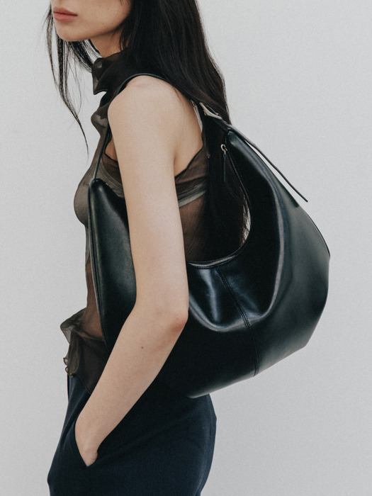 MOSSY HOBO BAG (LEATHER BLACK)