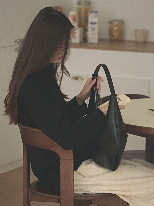 [단독]Mossy Hobo Bag_Leather Black