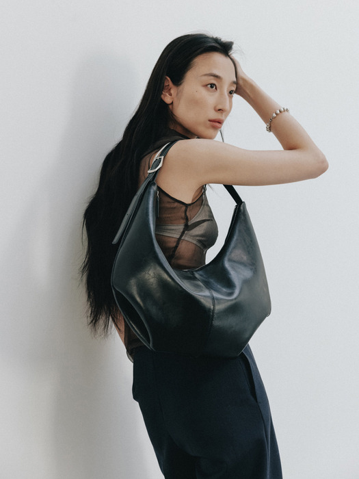 MOSSY HOBO BAG (LEATHER BLACK)