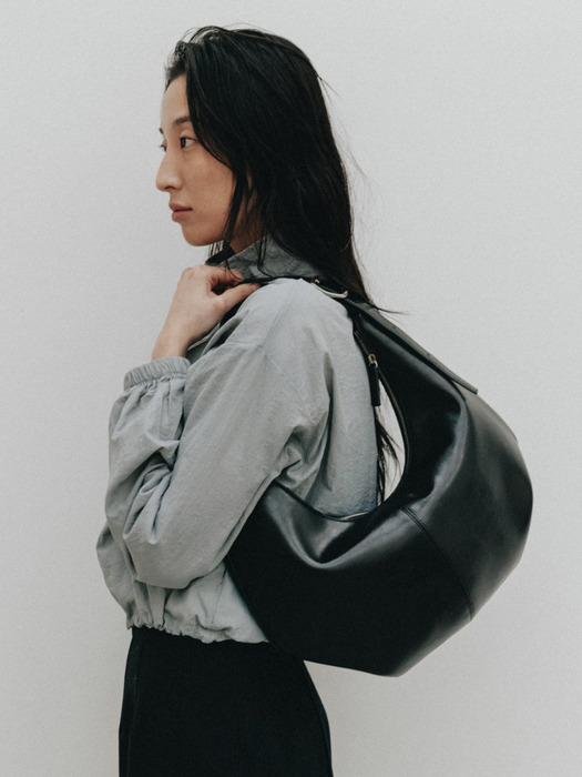 MOSSY HOBO BAG (LEATHER BLACK)