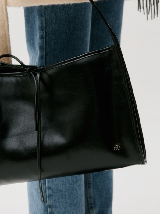 square bag (shoulder) - black (L)