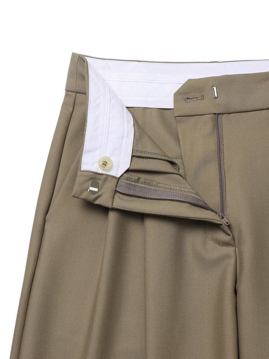 RELAX TWO-TUCK WIDE SLACKS KHAKI BEIGE