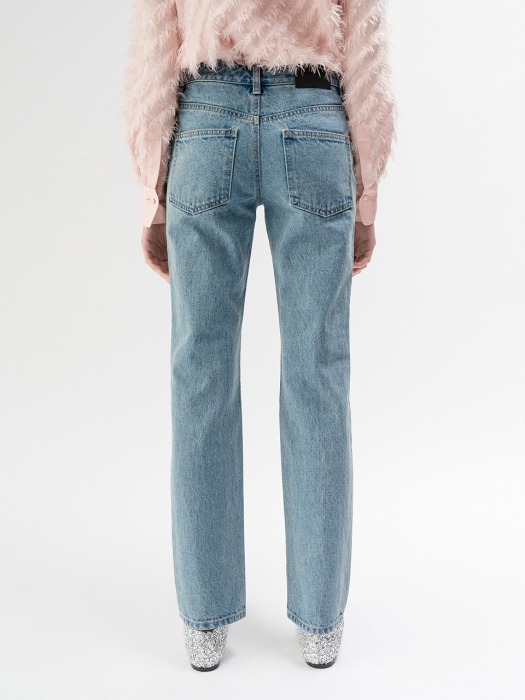 BELTED STRAIGHT-LEG JEANS (MID-BLUE)