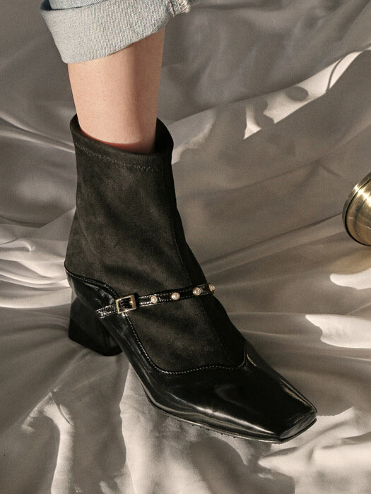 1422 Marang Boutique Strap Ankle Boots-black