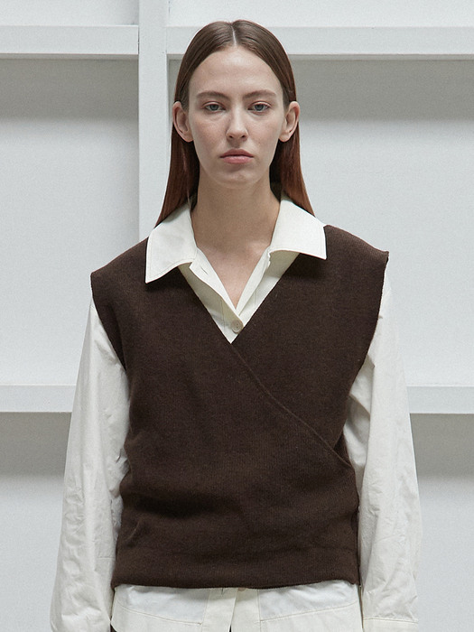 amr1302 wool wrap vest knit (brown)