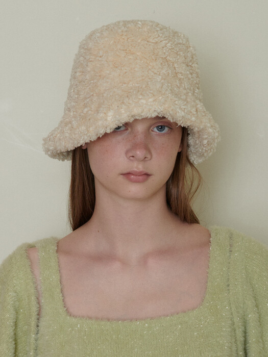 Eco fur bucket hat_ Curly ivory