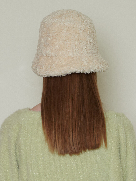 Eco fur bucket hat_ Curly ivory