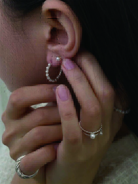 Blossom pearl earring