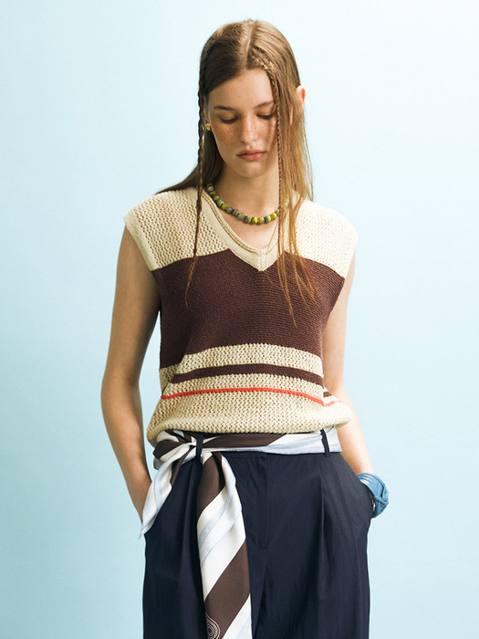 COLOR BLOCK KNIT VEST - BEIGE