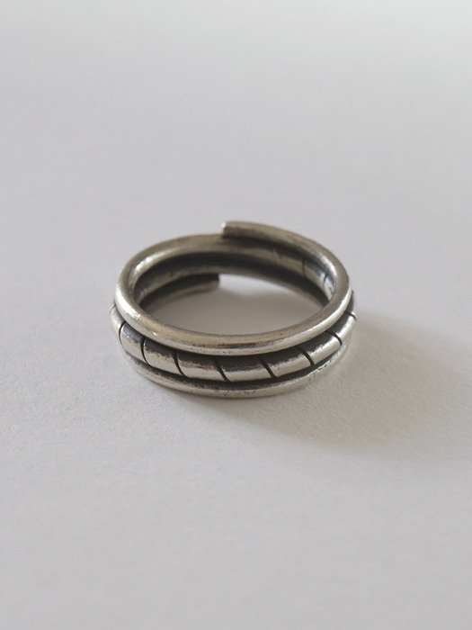 Vintage layered ring