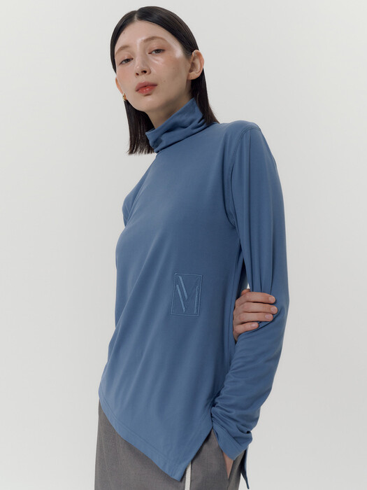 하이넥 비대칭 헴 라인 티셔츠_블루