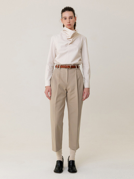 Two Tuck Cropped Cotton Pants Beige