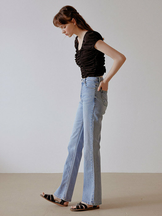 Less boots-cut denim pants (light blue)