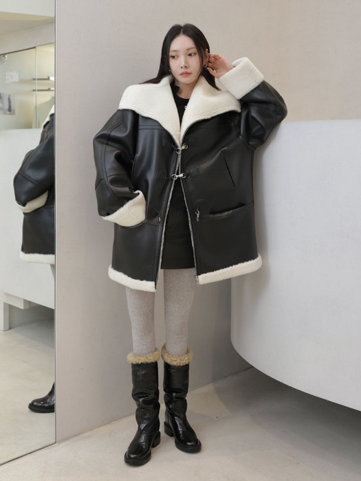 DARIA Shearing Reversible Mustang Coat_Black