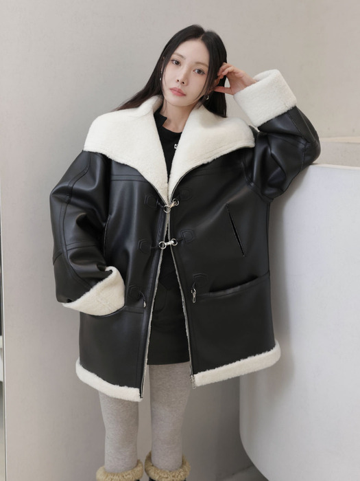 DARIA Shearing Reversible Mustang Coat_Black