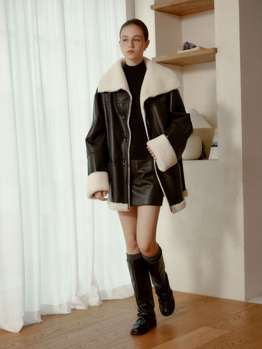 DARIA Shearing Reversible Mustang Coat_Black