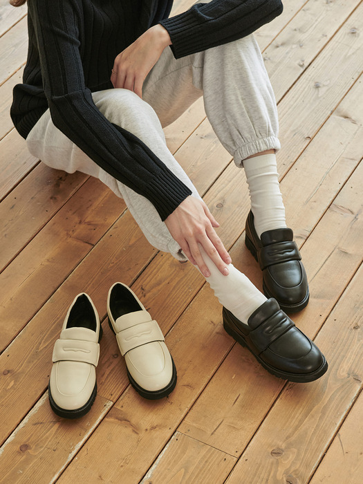 [단독]IS_231606 Teddy Volumed Loafer (2colors)