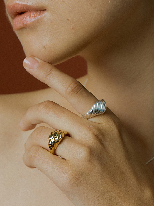 Croissant Ring (Gold/Silver)