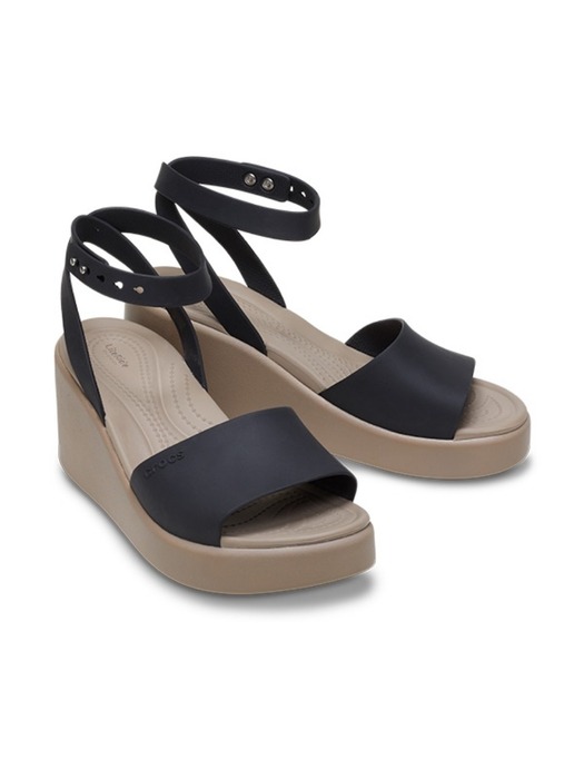 [WOMEN] 여성 BROOKLYN ANKLE STRAP WEDGE BKM (24SWSD209406)