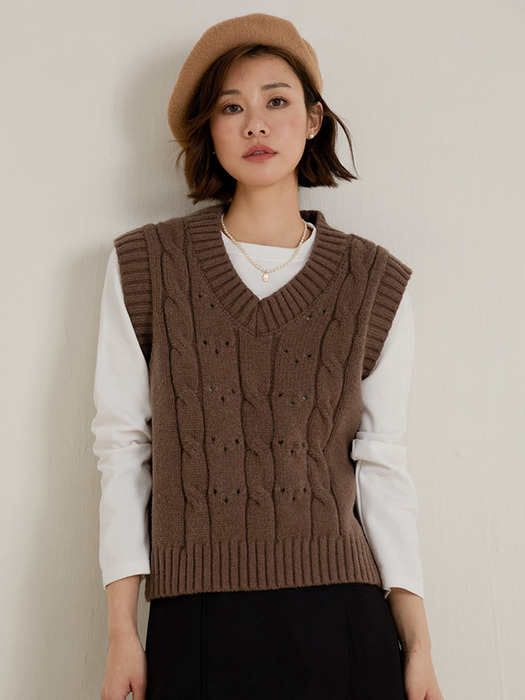 LS_Cocoa cable knit vest