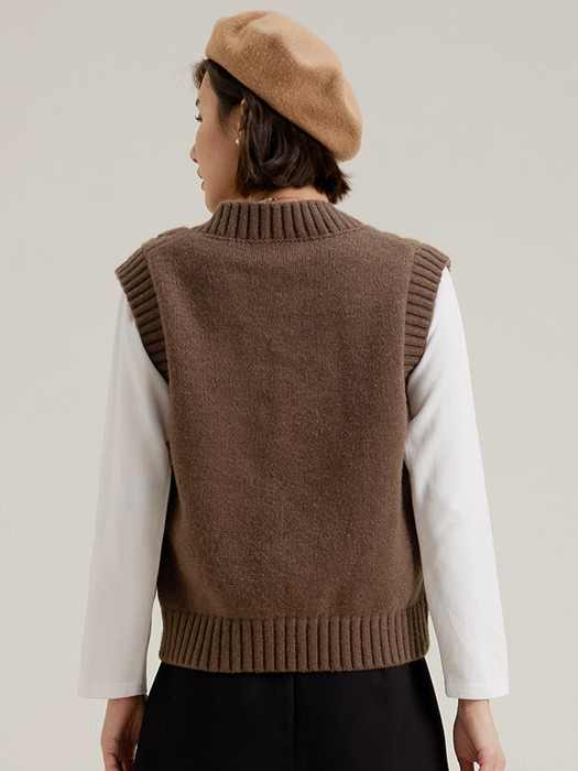 LS_Cocoa cable knit vest