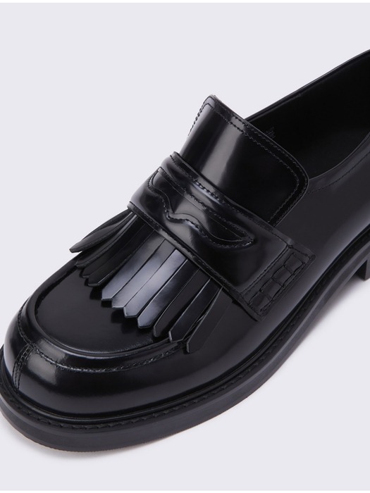 Classic fringe loafer(black)_DG1DS24400BLK