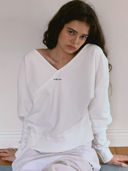 Cross Y Neck SweatShirt 아이보리