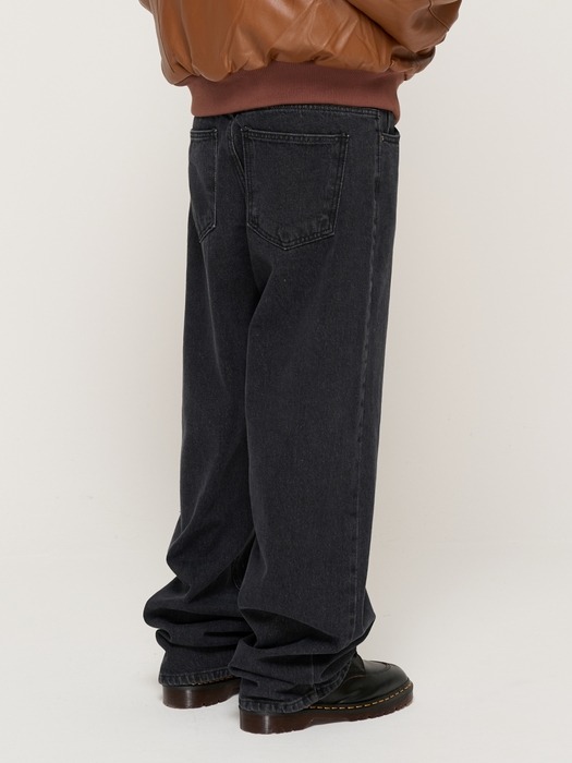 ESSENTIAL SEMI-WIDE FIT DENIM PANTS (BLACK)