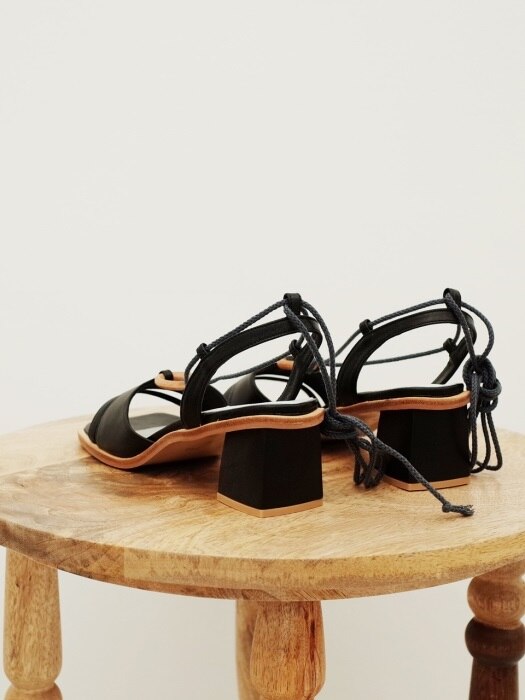 Wood ring strap sandals Black
