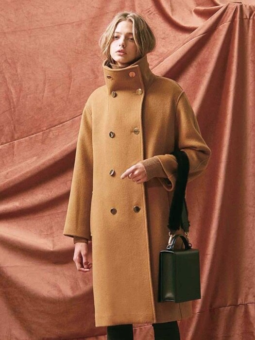 HIGH NECK OVERSIZED DOUBLE COAT. CAMEL