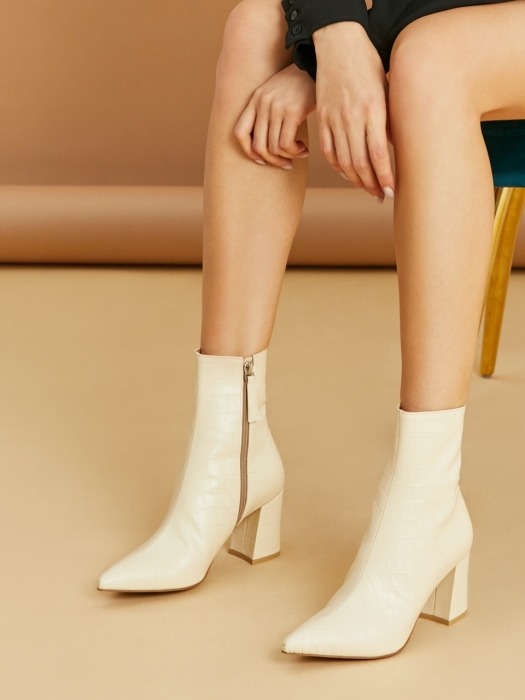 The Boots_Wani Beige