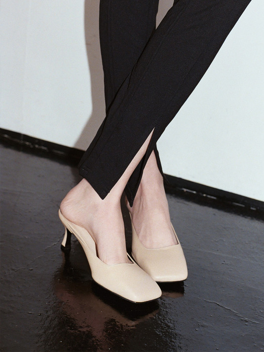 Y.00 Square Toe Mules / YY20S-S42 PALE SKIN