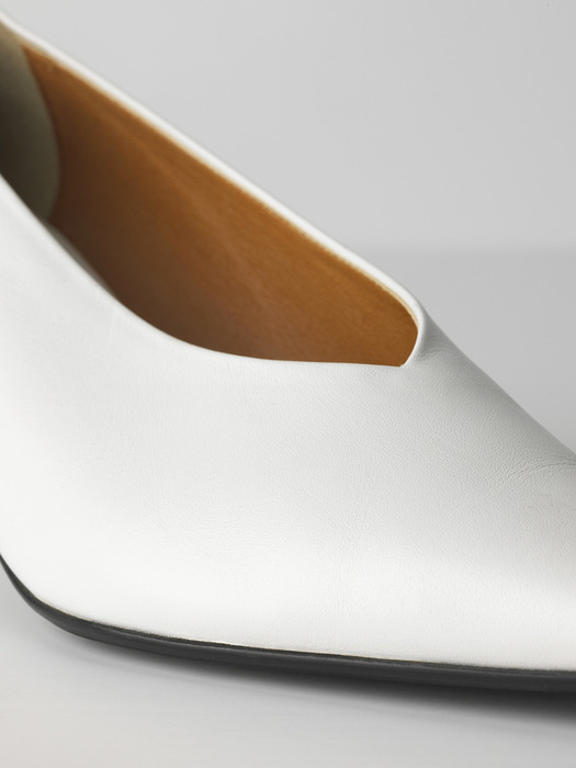 Line pumps heel (white)