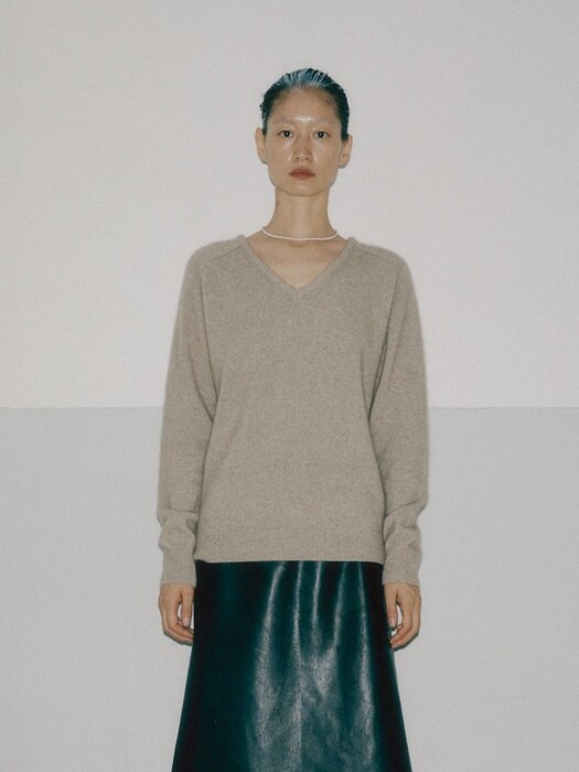 아모멘토]RACOON V-NECK KNIT