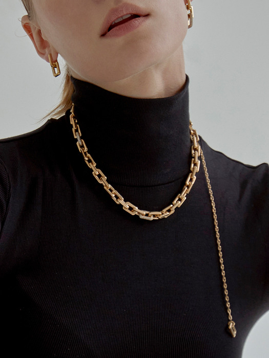 D BOLD PAVE CHAIN CONTROLLING NECKLACE