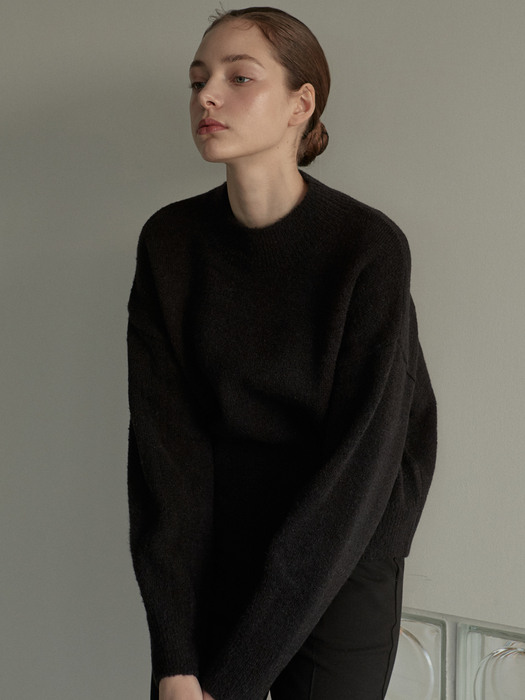 OU527 alpaca half neck knit (black)
