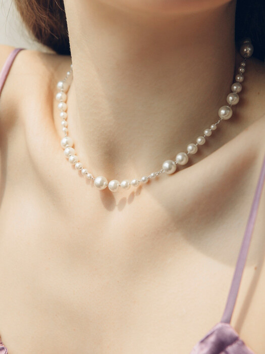 shooting pearl necklace