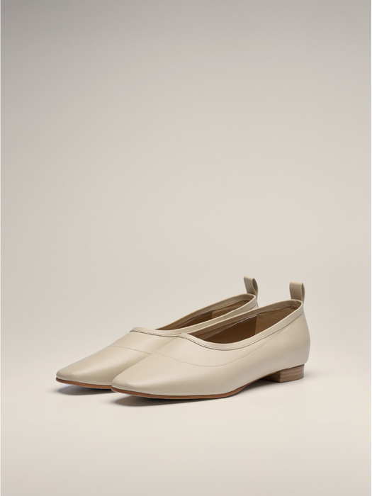 MIRIAM FLATS IN IVORY