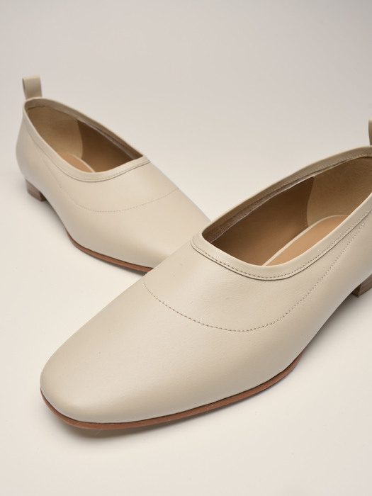 MIRIAM FLATS IN IVORY